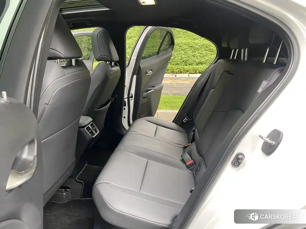 Lexus UX id 4628298 из Китая 18