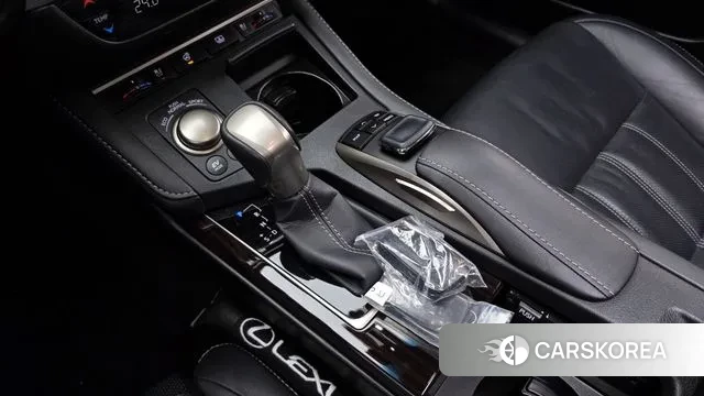 Lexus New ES300h id 3779298 из Кореи 19