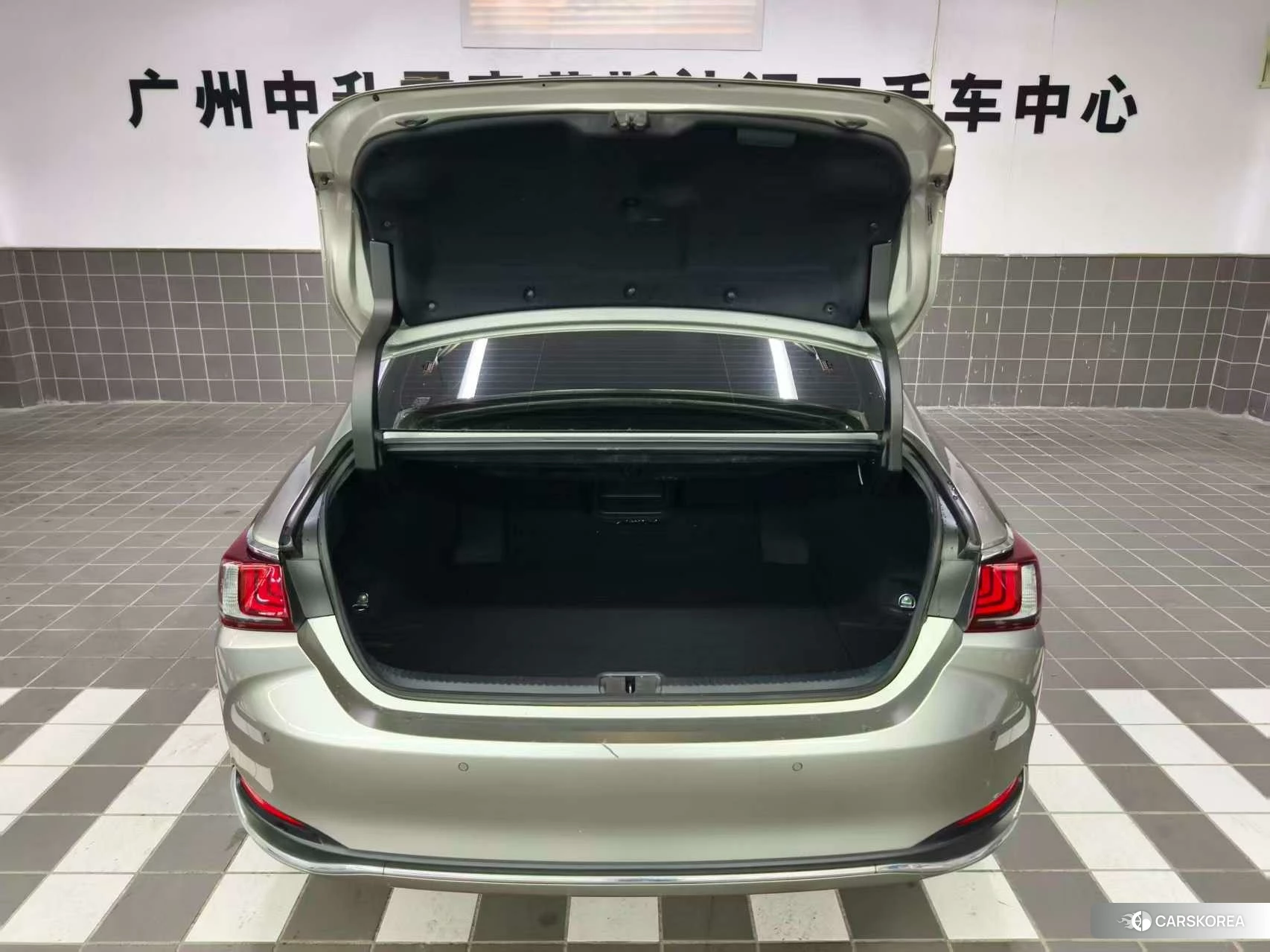 Lexus ES id 4467930 из Китая 21