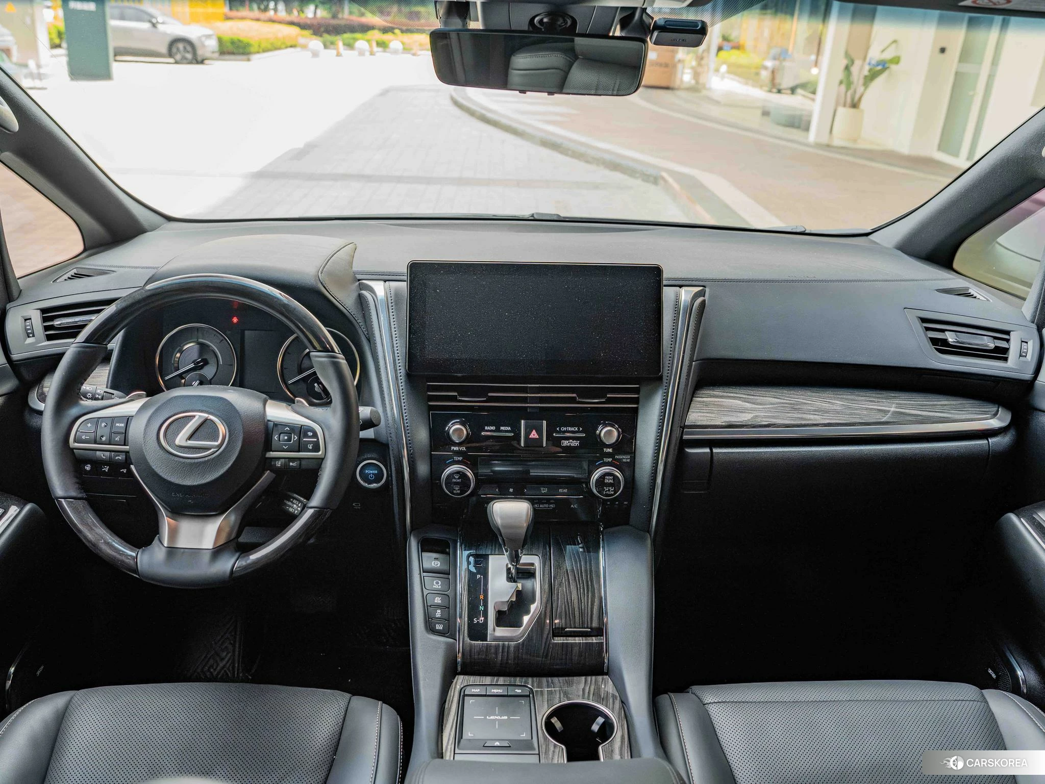 Lexus LM id 4512430 из Китая 18