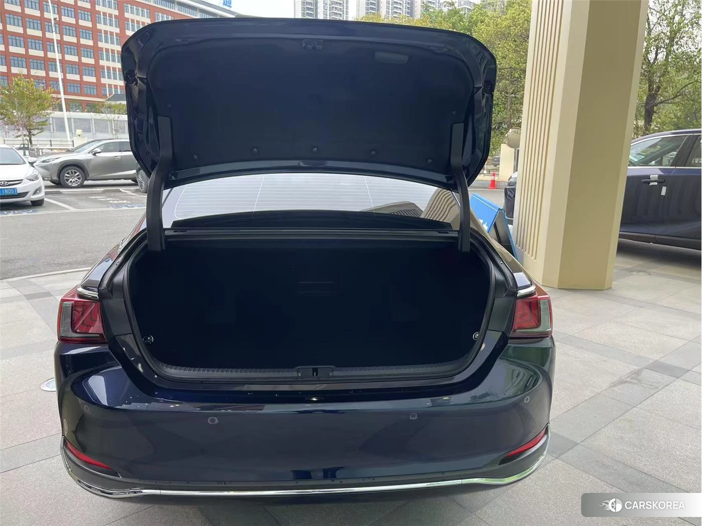 Lexus ES id 4512875 из Китая 9