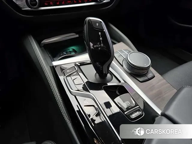 BMW 5 Series (G30) id 3776519 из Кореи 17