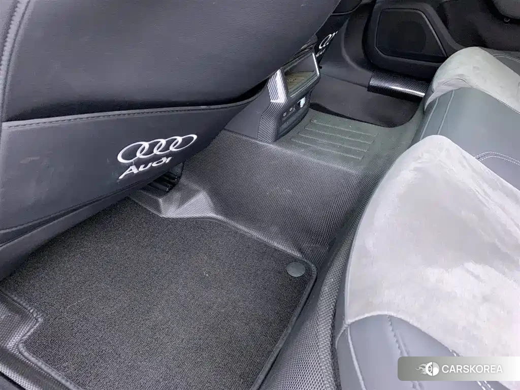 Audi A6L id 4644454 из Китая 26
