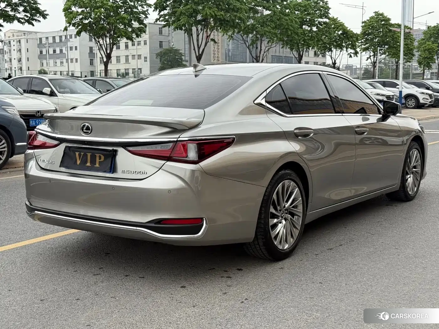 Lexus ES id 4570387 из Китая 9