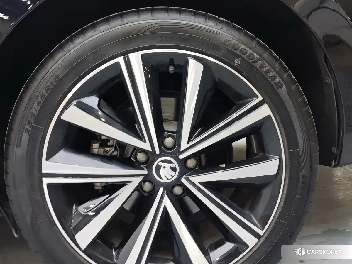 Skoda Superb id 4607000 из Китая 19