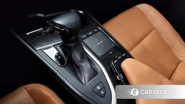 Lexus UX250h id 3428050 из Кореи 19