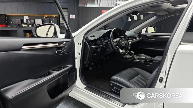 Lexus New ES300h id 3937263 из Кореи 19