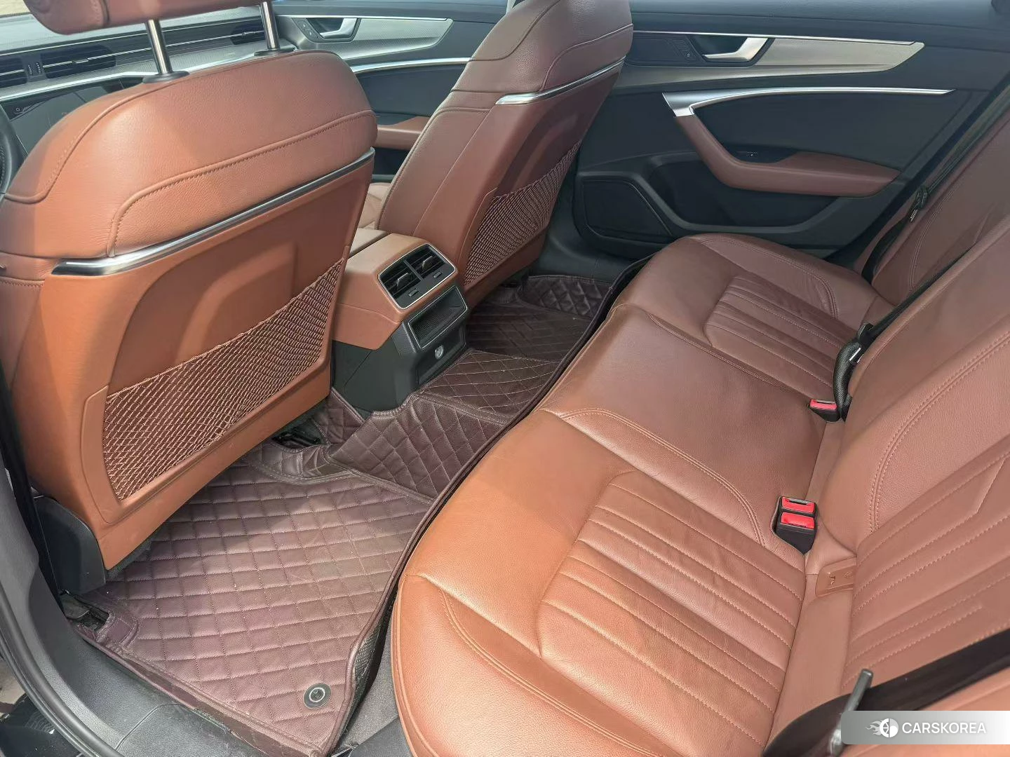 Audi A6L id 4467939 из Китая 9