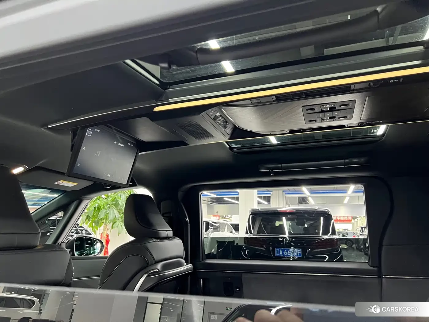 Lexus LM id 4664486 из Китая 27