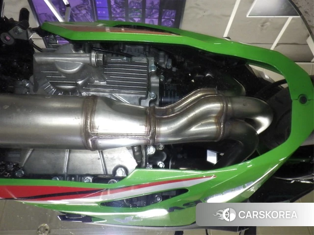 Kawasaki ZX-4R SE id 4348041 из Японии 9