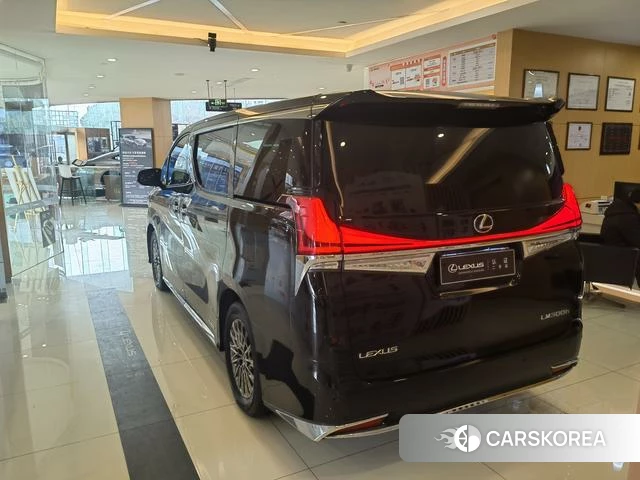 Lexus LM id 4259834 из Китая 15