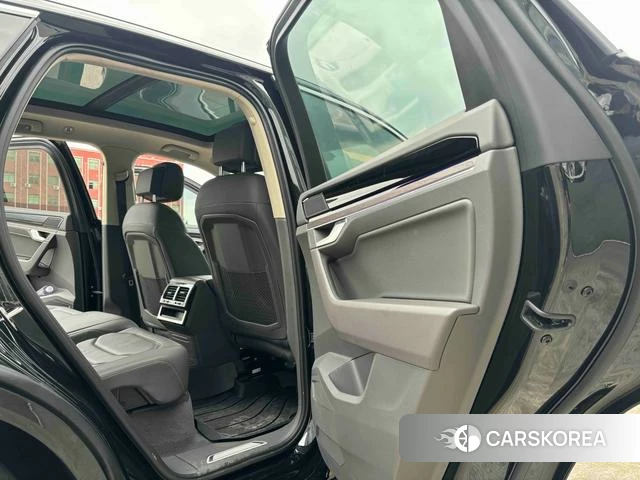 Volkswagen Touareg id 4261685 из Китая 18