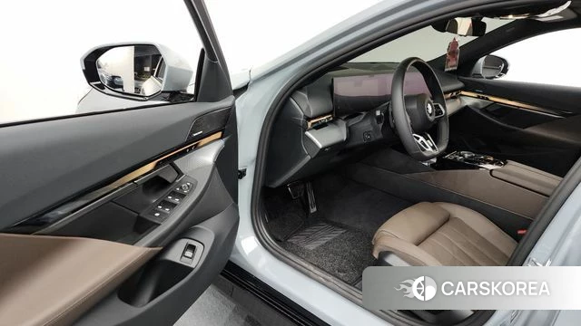 BMW 5 Series (G60) id 4360021 из Кореи 30