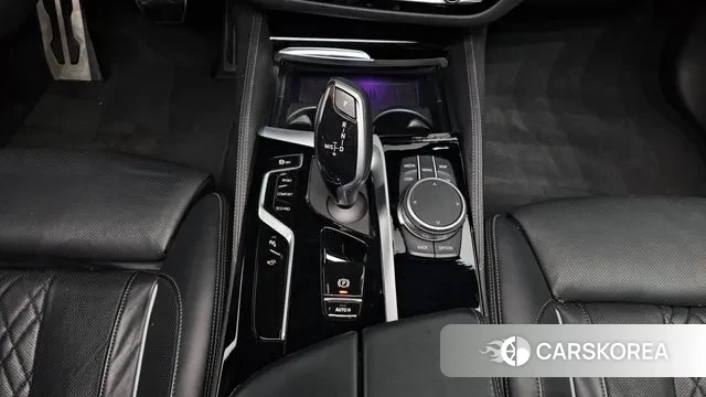 BMW 5 Series (G30) id 3567317 из Кореи 19