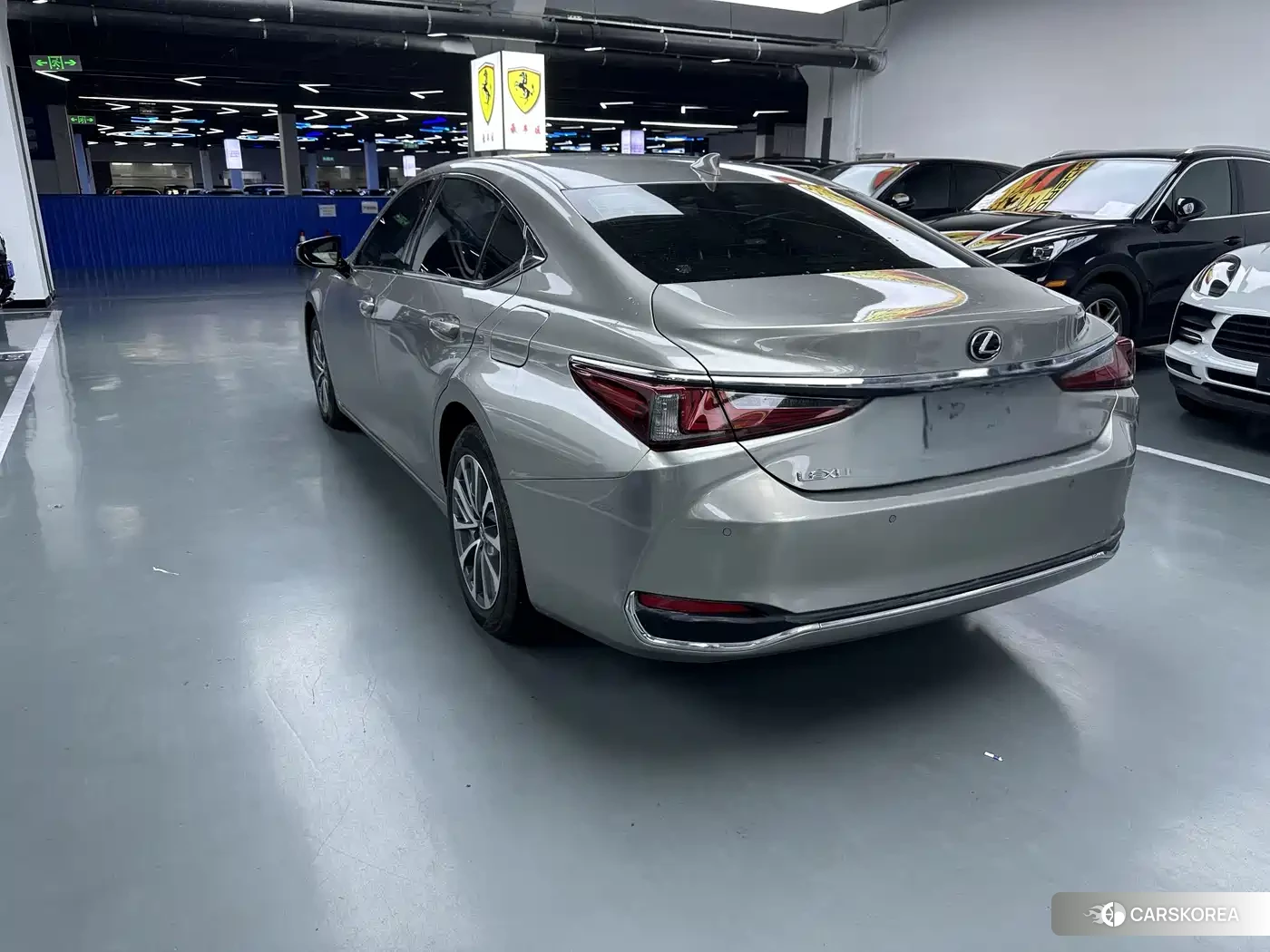 Lexus ES id 4565195 из Китая 10
