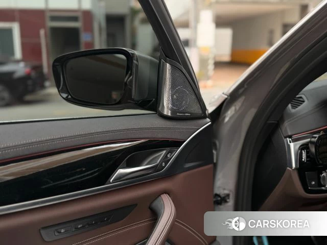 BMW 5 Series (G30) id 3832777 из Кореи 11