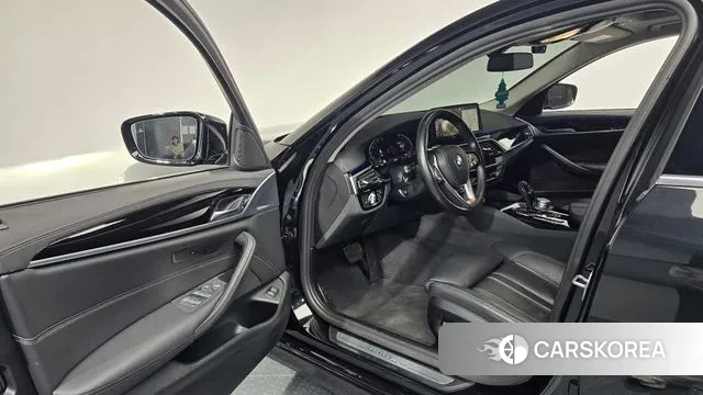 BMW 5 Series (G30) id 3787698 из Кореи 19