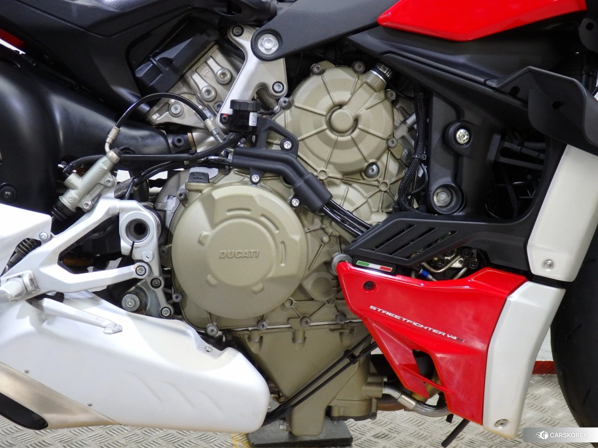 Ducati STREETFIGHTER V4 S id 4374400 из Японии 29
