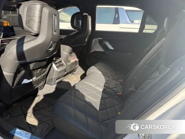 BMW 7 Series (G70) id 3549947 из Кореи 9