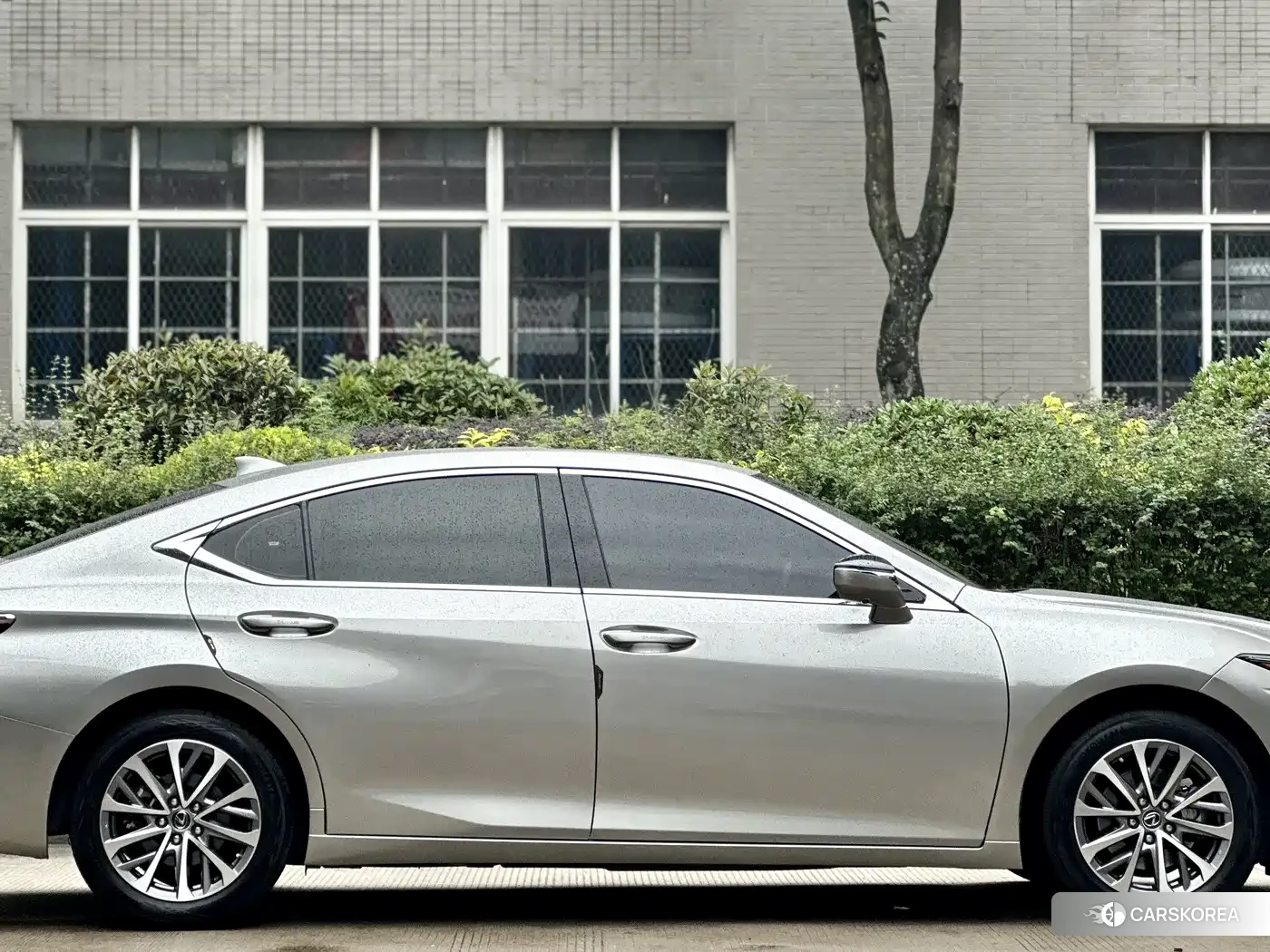 Lexus ES id 4546359 из Китая 9