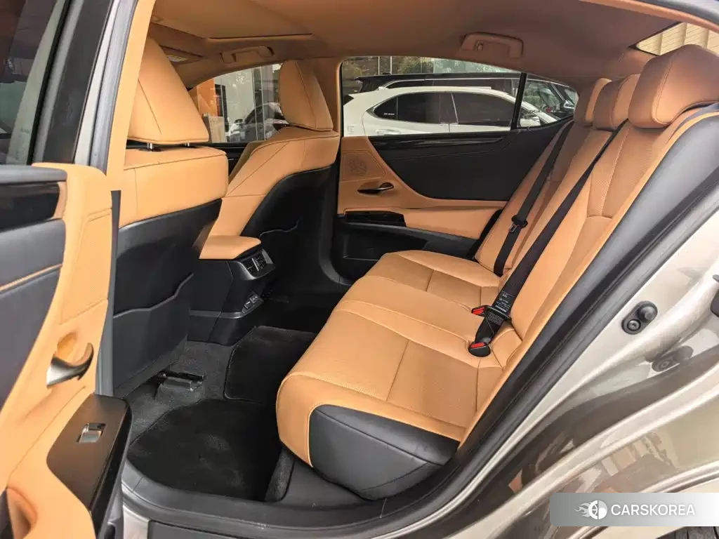 Lexus ES id 4649246 из Китая 9