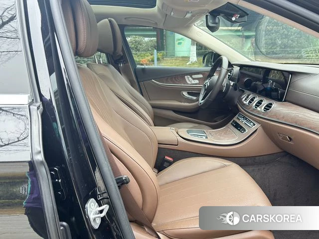 Mercedes-Benz E-class id 4264909 из Китая 19