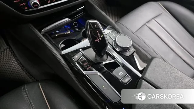 BMW 5 Series (G30) id 3778612 из Кореи 19