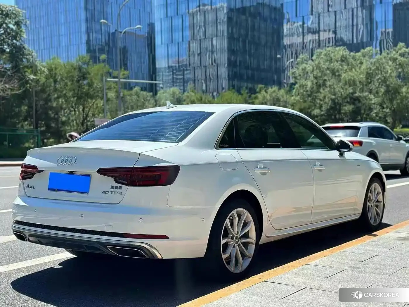Audi A4L id 4583906 из Китая 9