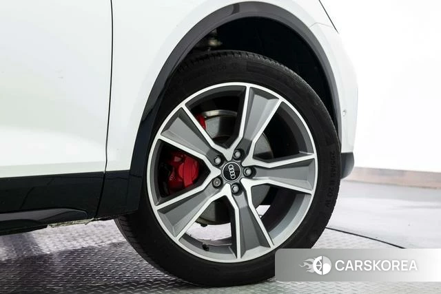 Audi Q5L Sportback id 4210653 из Китая 25