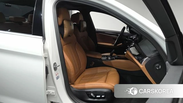 BMW 5 Series (G30) id 3826938 из Кореи 19