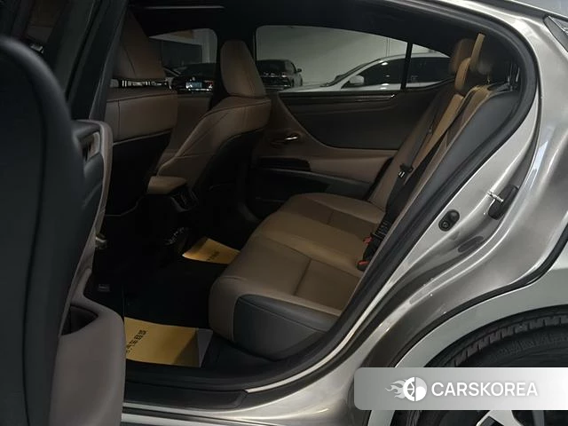 Lexus ES id 4278589 из Китая 19