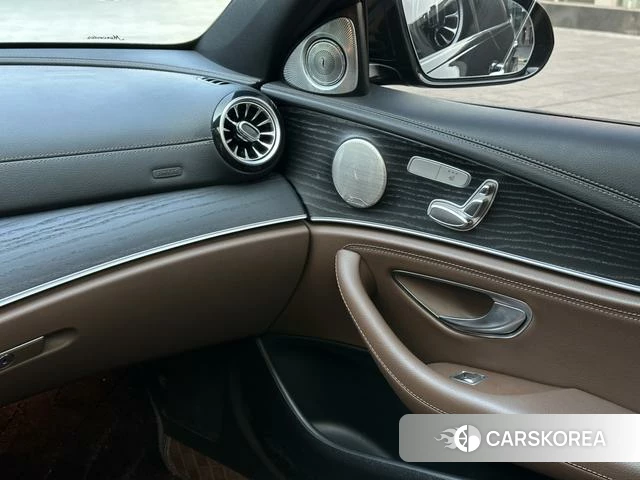 Mercedes-Benz E-class id 4298448 из Китая 24