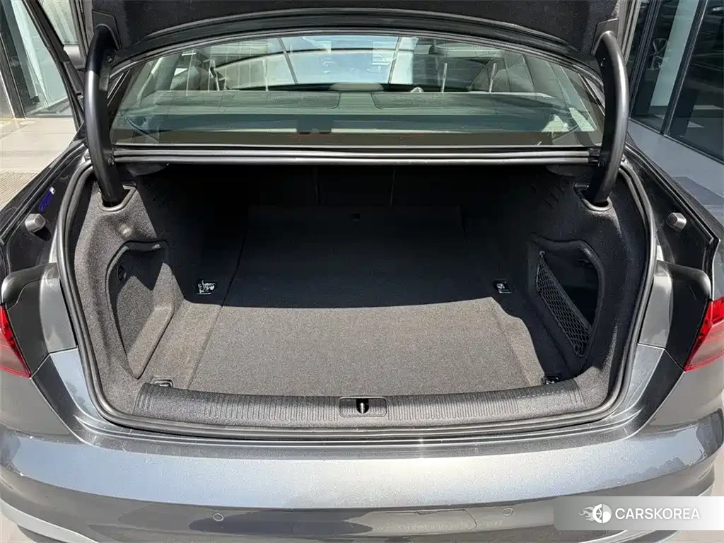 Audi A4L id 4622367 из Китая 13