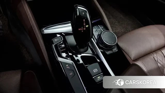 BMW 5 Series (G30) id 3345240 из Кореи 19