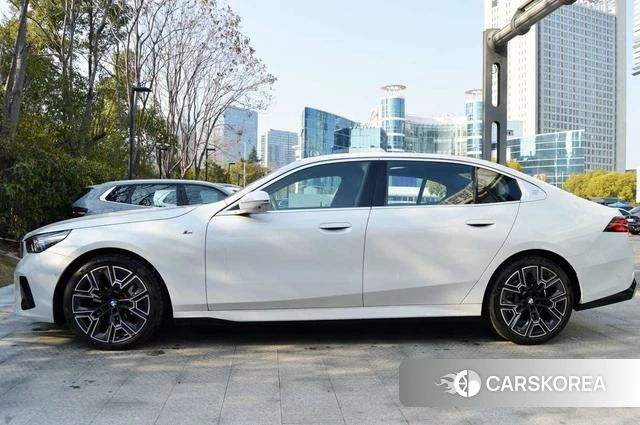 BMW 5 series id 4275306 из Китая 15