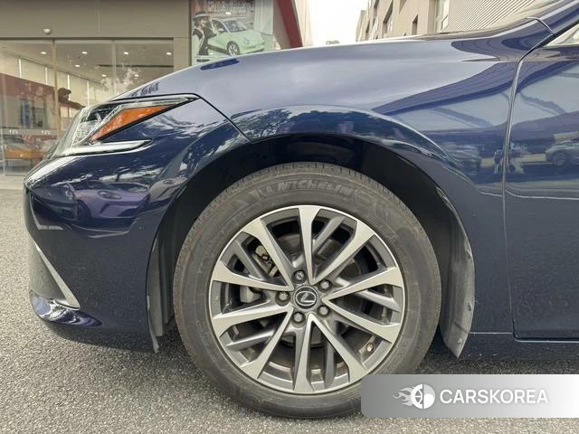 Lexus ES id 4274481 из Китая 17