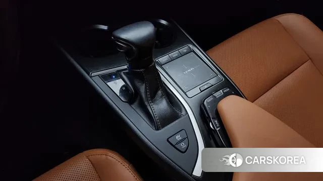 Lexus UX250h id 3478908 из Кореи 19