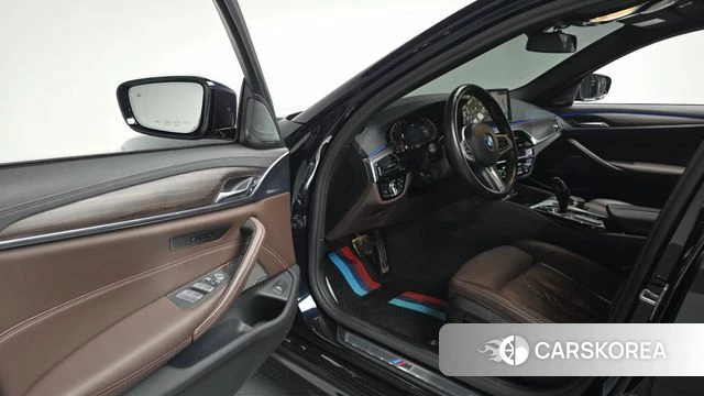 BMW 5 Series (G30) id 3893066 из Кореи 19