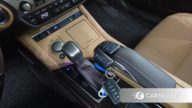 Lexus New ES300h id 3578789 из Кореи 19