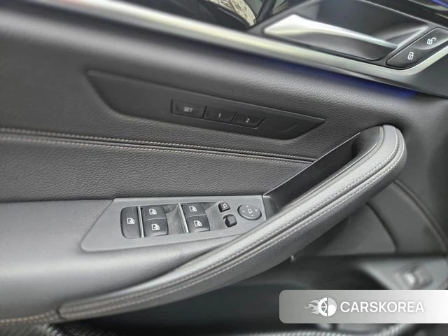 BMW 5 Series (G30) id 4557835 из Кореи 9