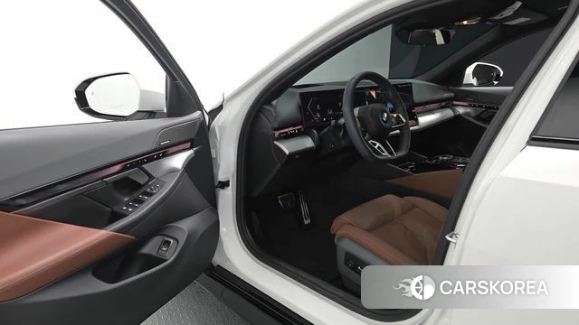 BMW 5 Series (G60) id 4493575 из Кореи 34