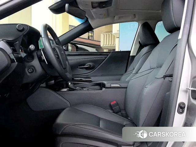 Lexus ES id 4212887 из Китая 9