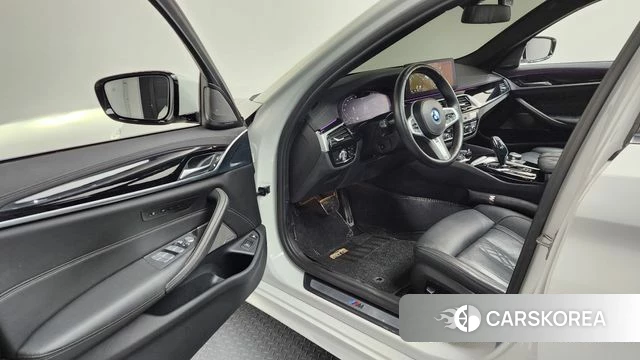 BMW 5 Series (G30) id 4195439 из Кореи 33