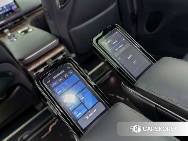 Lexus LM id 4277043 из Китая 17
