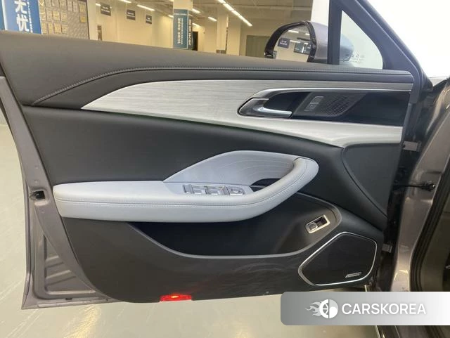 Red flag H5 PHEV id 4242112 из Китая 16