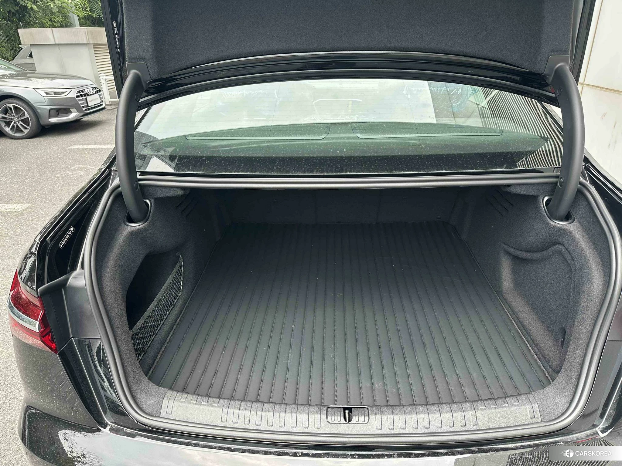 Audi A6L id 4426611 из Китая 9
