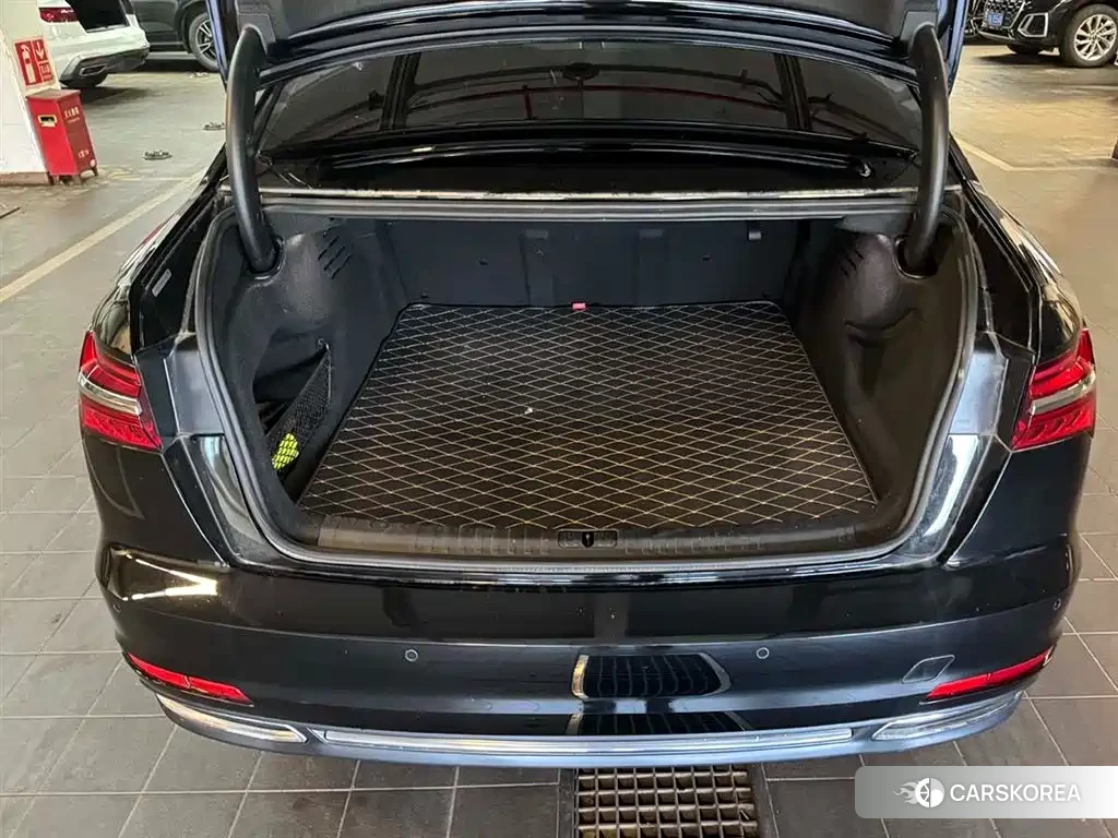 Audi A6L id 4546697 из Китая 15