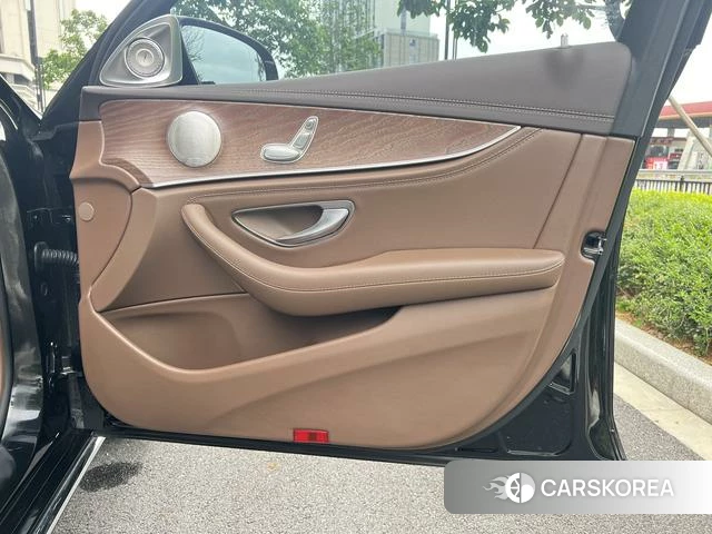 Mercedes-Benz E-class id 4263652 из Китая 33