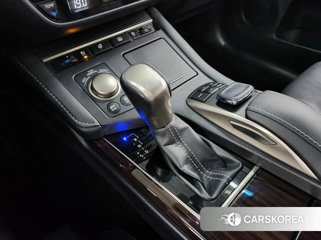 Lexus New ES300h id 4435741 из Кореи 18