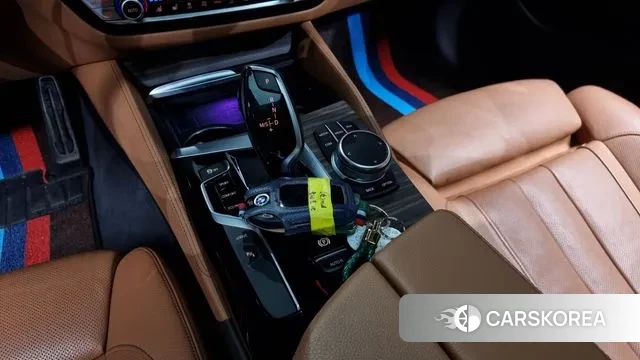 BMW 5 Series (G30) id 3335943 из Кореи 19